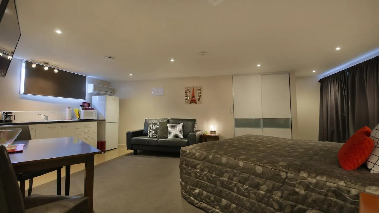 Cashel Court Motel contacts